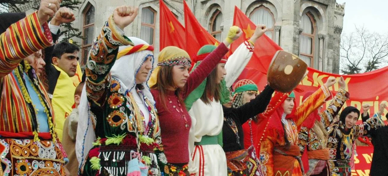 Düğmeye kim bastı?
