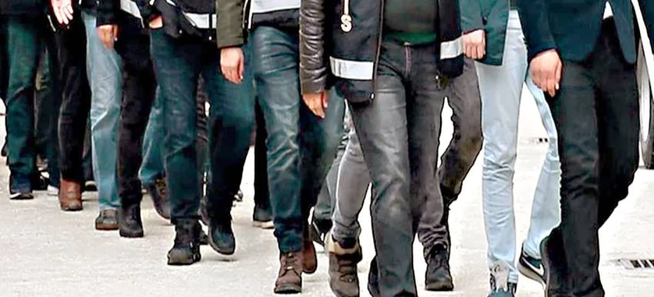 NATO bahanesiyle muhalif avı