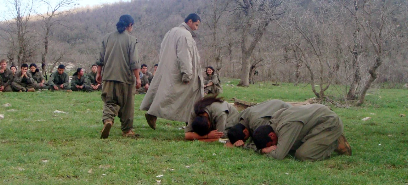 Kandil Dağı’nda bir skeç, mezarlıkta bir seçim