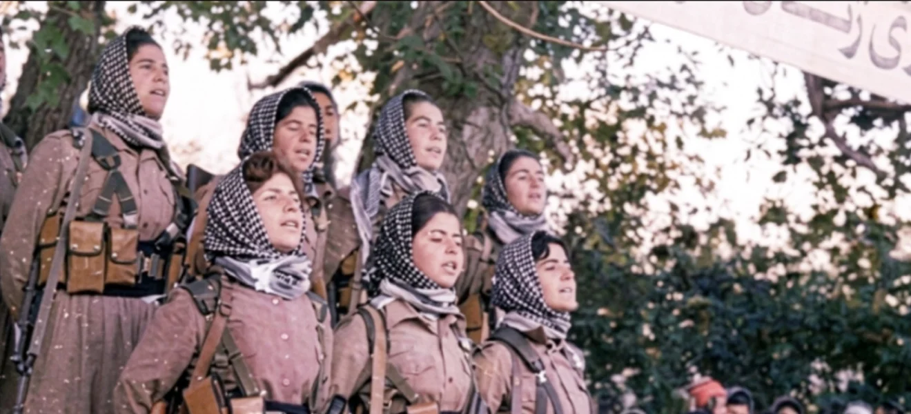 Zulme karşı duran kadın pêşmergeler