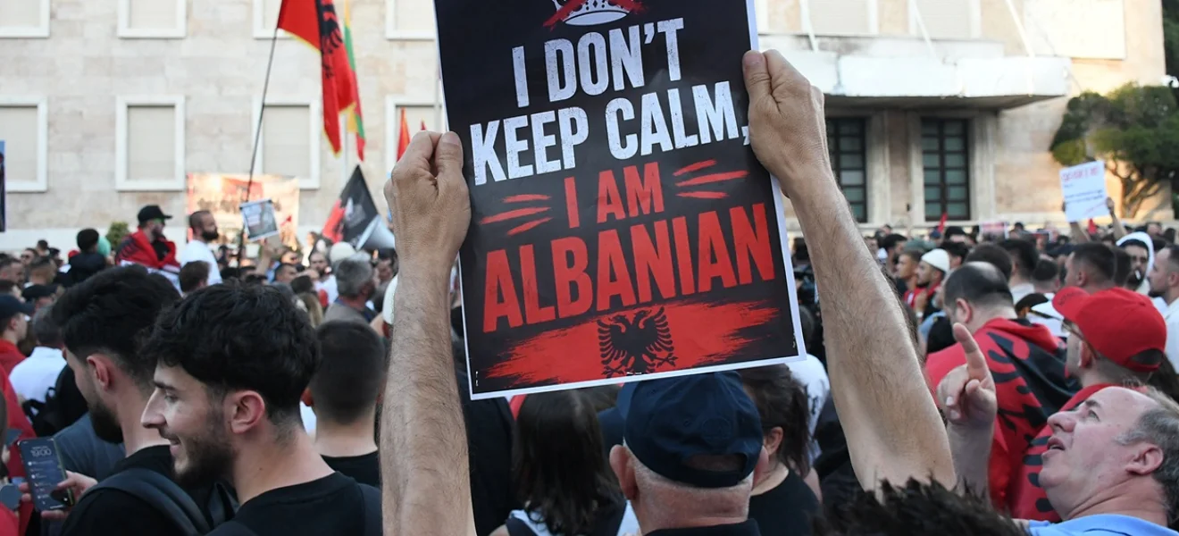 Arnavutluk'taki protestolar ne diyor?