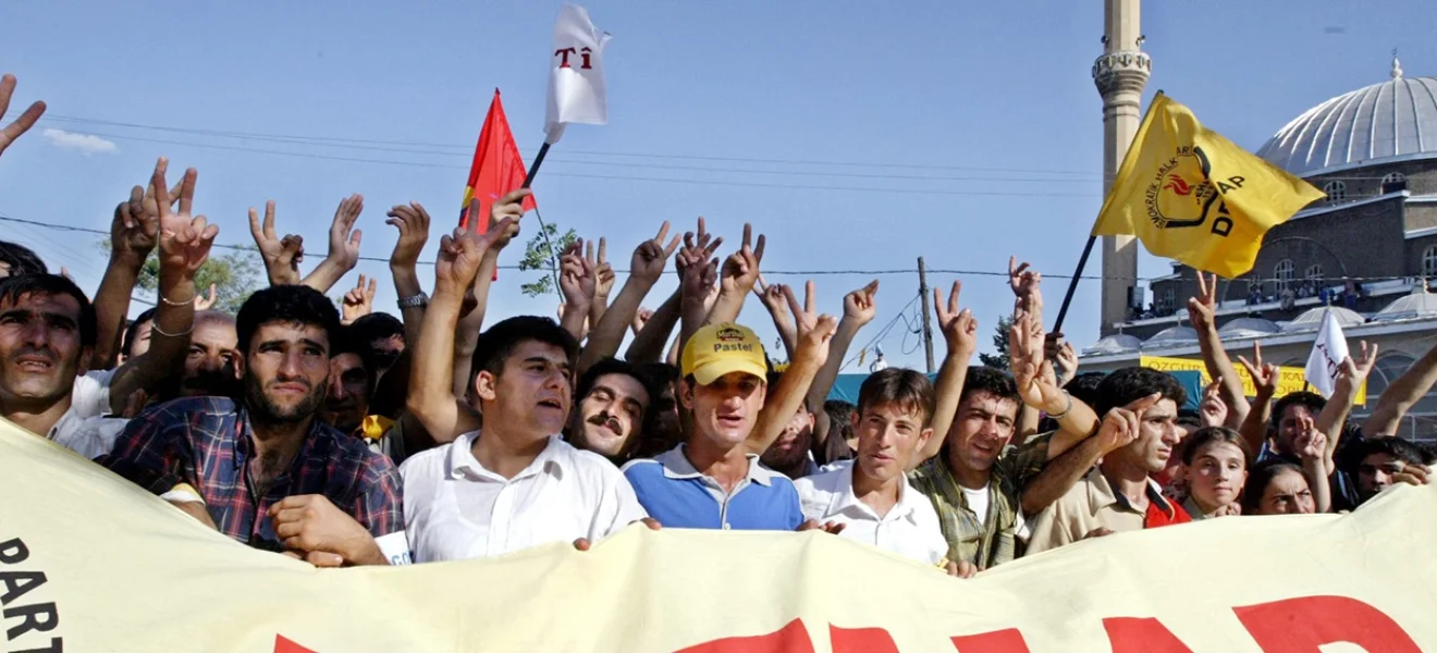 Devlet-demokratik toplum ilişkisi
