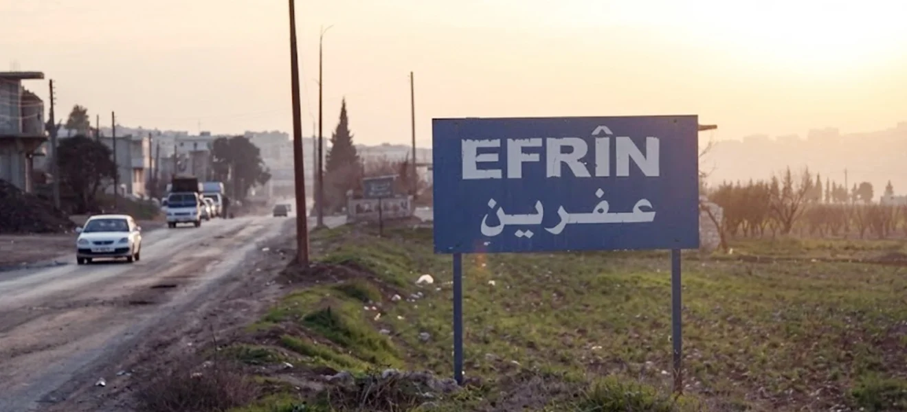 Efrînlilerin evlerine çökenler çıkmıyor