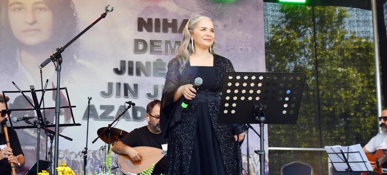 Stranlarıyla direnişin ritmini tutuyor