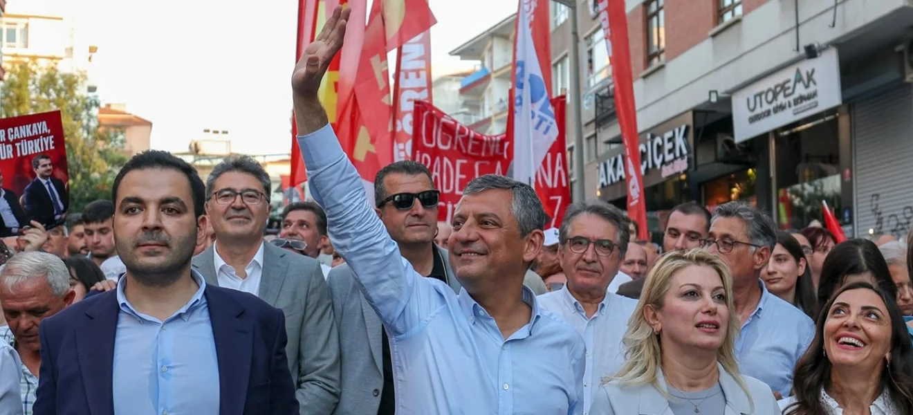 Özgür Özel ve arkadaşlarına