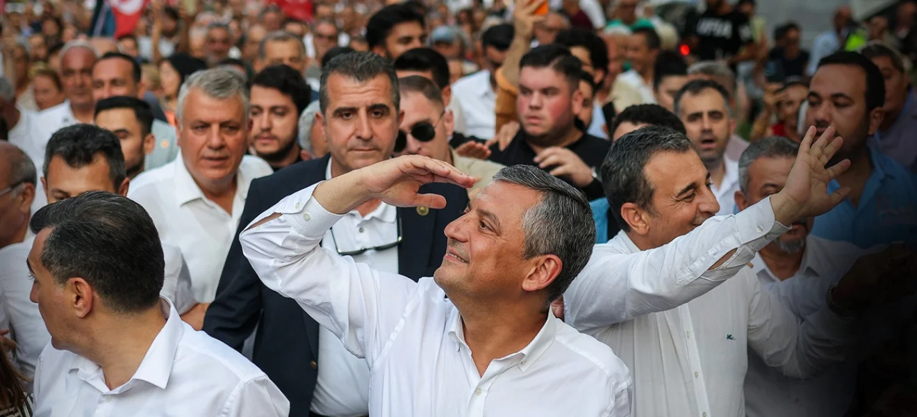 YENİ Parti üzerine