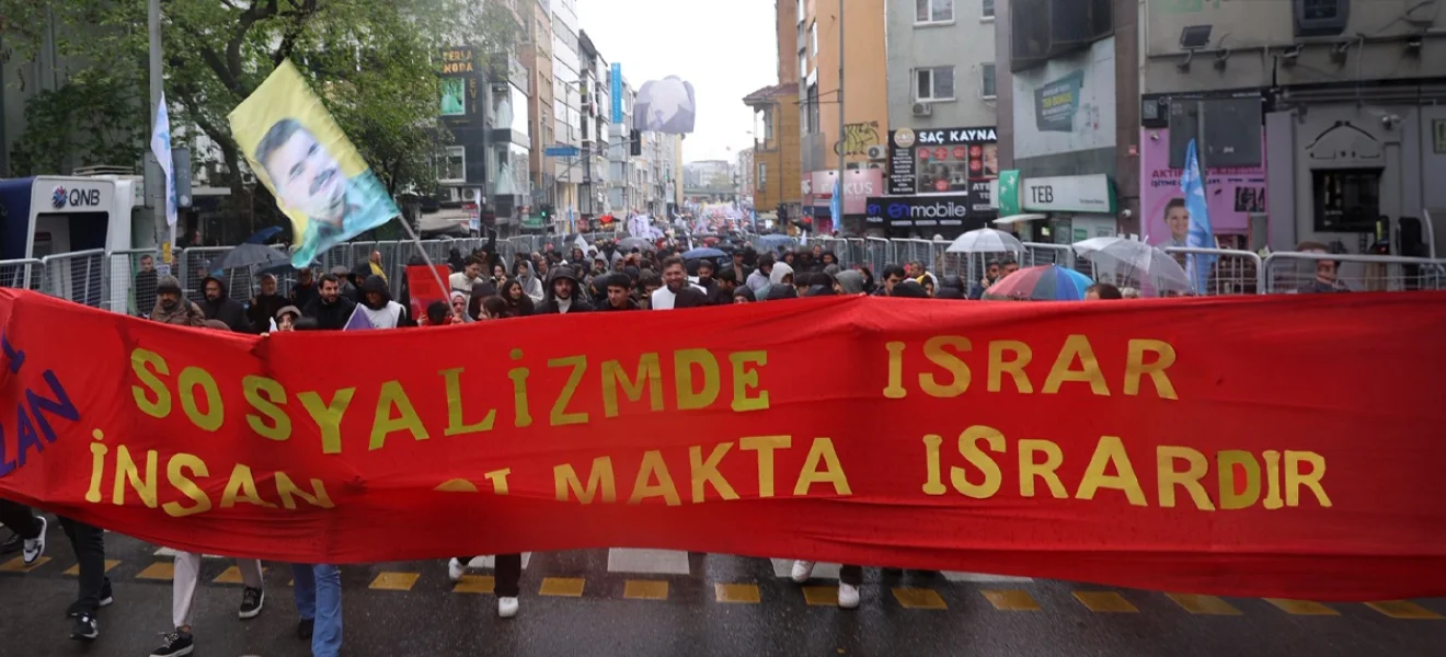 'Çerçeve yasa'dan partinin komünleşmesine