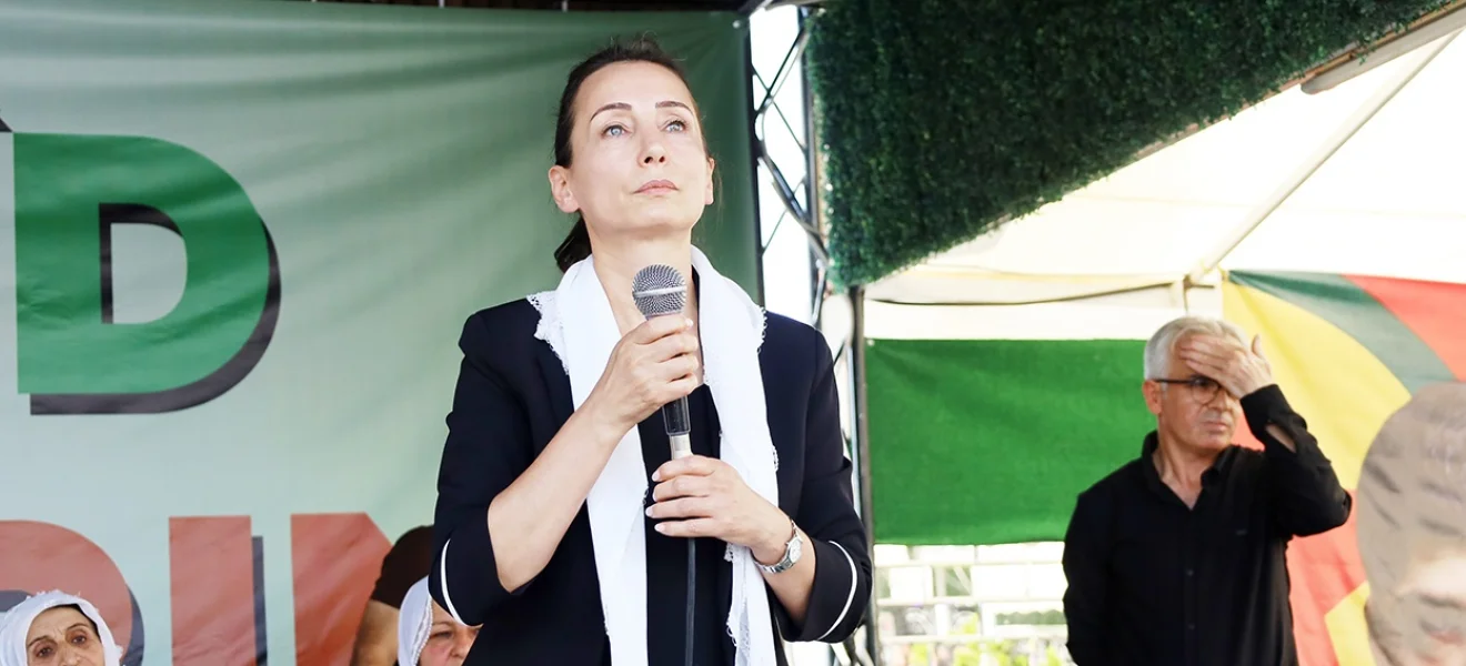 Onurlu ve başı dik bir halk
