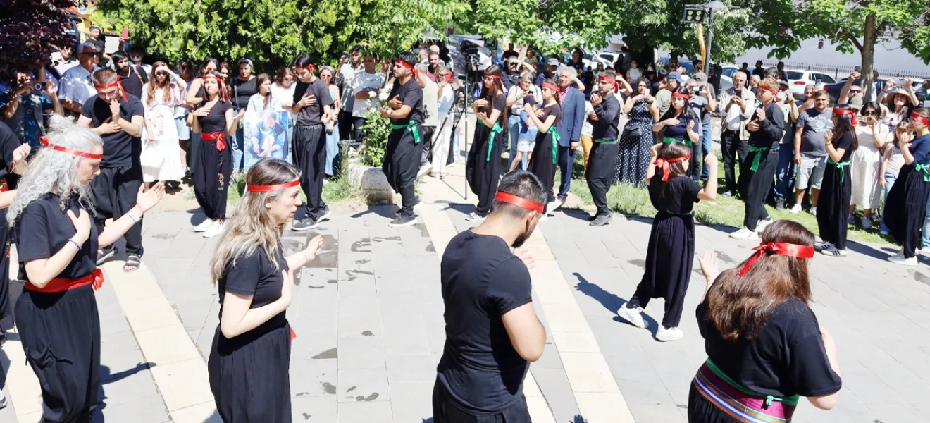 Aleviler ile Öcalan karşı karşıya getirilemez