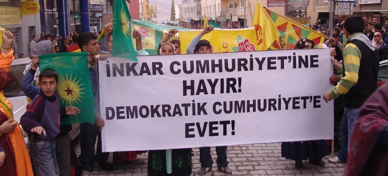 Neden Demokratik Cumhuriyet?
