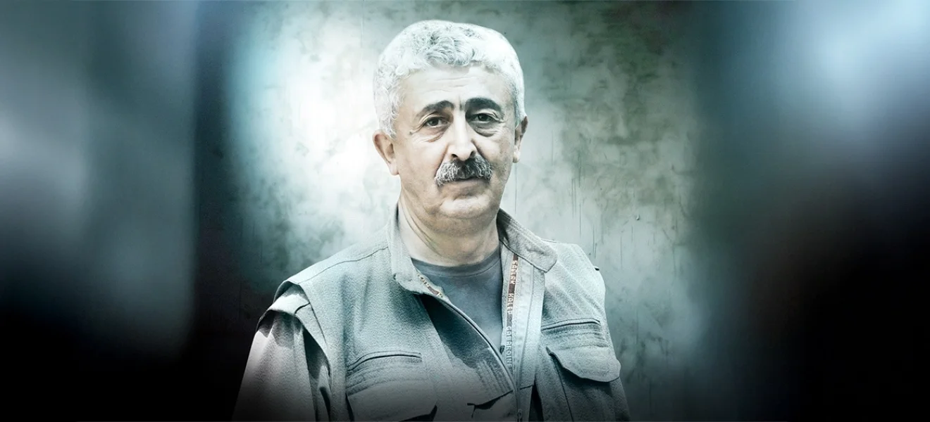 O yürüdü ardından bir coğrafya yürüdü