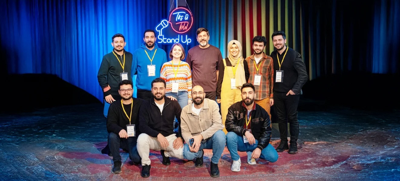 Kürtçenin ilk stand up kulübü: Tirş û Tehl