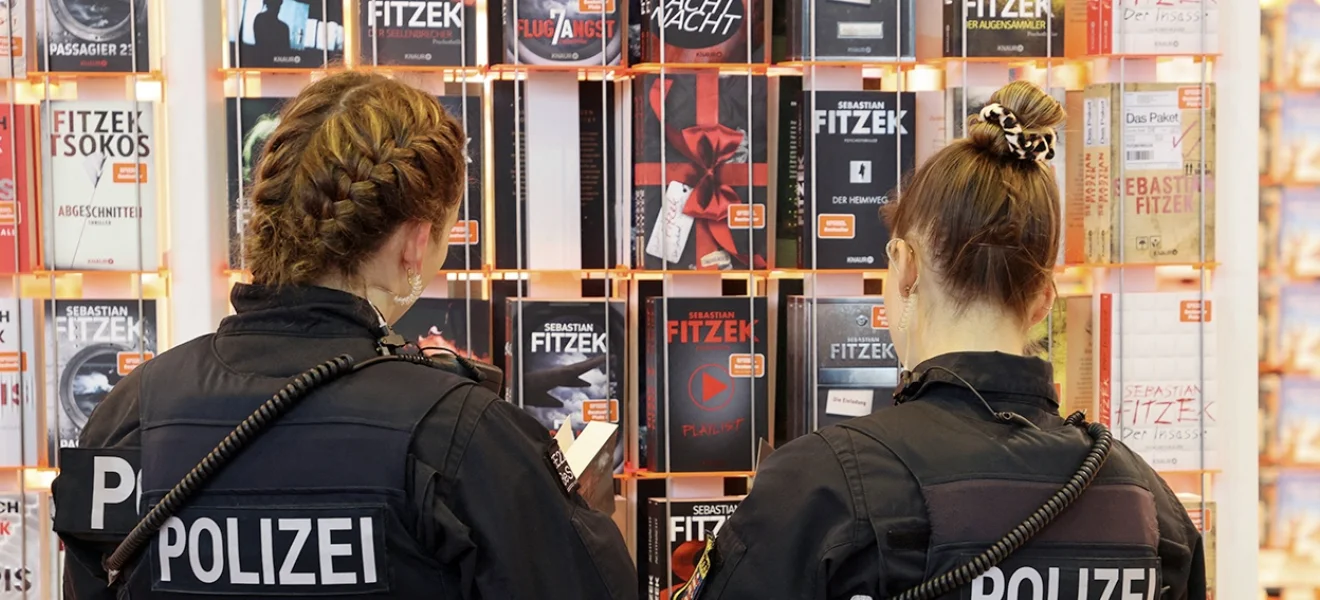 Baskı artıyor, kitapçılar kapanıyor