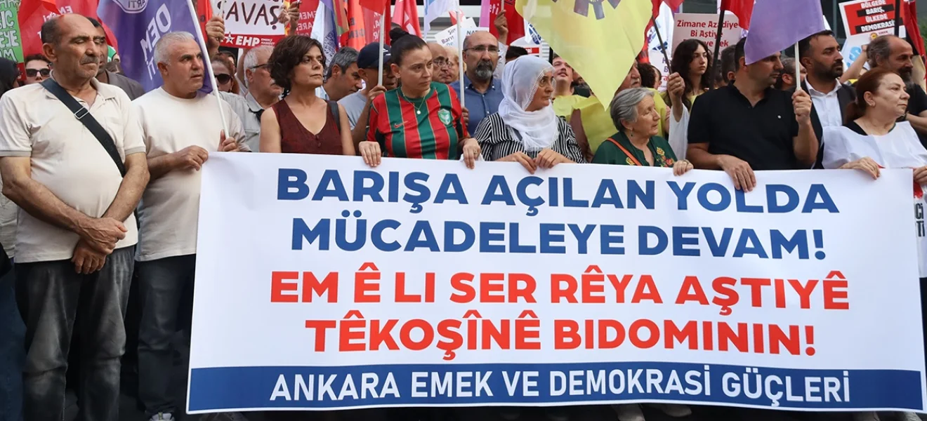 Demokratikleşme fırsatı kaçırılmamalı