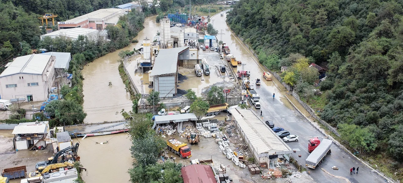 Sağanak kentleri çökertti