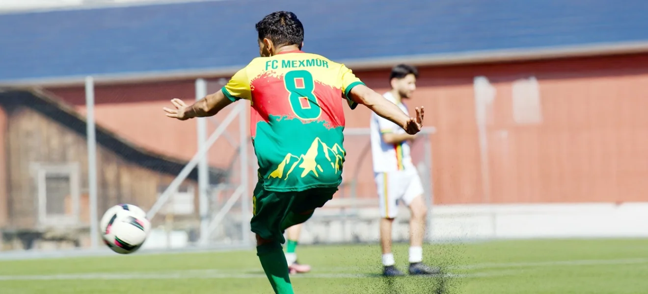 Kamptan sahaya Mexmûr’un takımı
