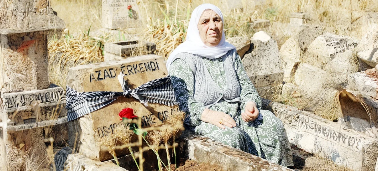 İlk kez mezarını ziyaret etti