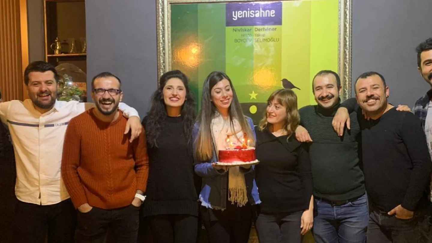 YENI SAHNE TIYATRO 