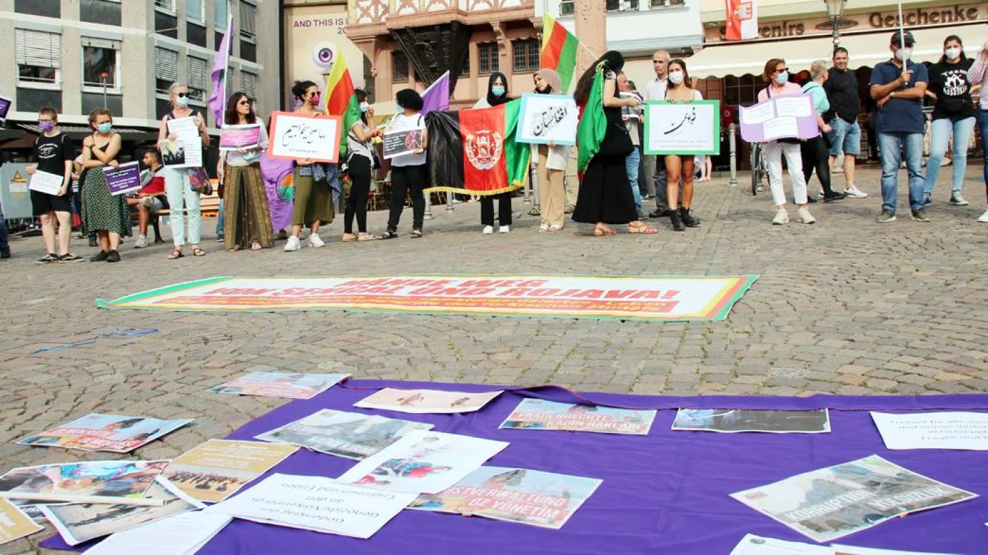 Afganistanlı kadınlarla dayanışma eylemi/Frankfurt