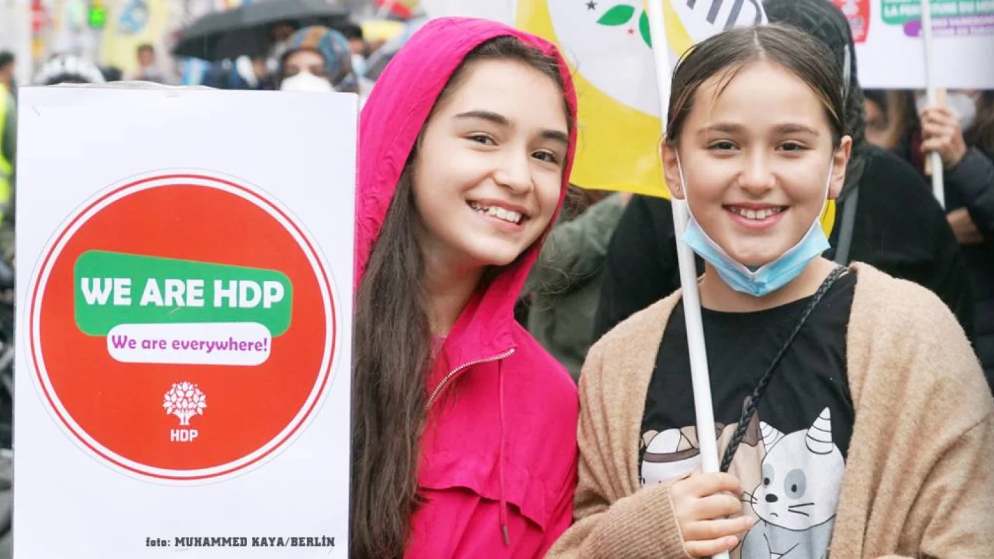 Avrupa'nın birçok kentinde HDP ile dayanışma eylemleri düzenlendi