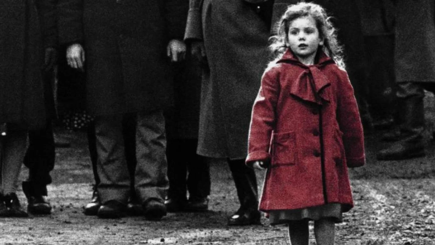 Yönetmenliğini Steven Spielberg'in yaptığı Schindler'in Listesi (Schindler’s List) filmi