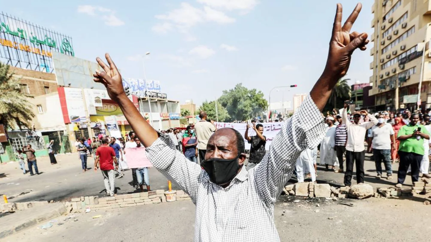 Sudan halkı, darbe yapıldığından beri sokaklarda... foto: AFP