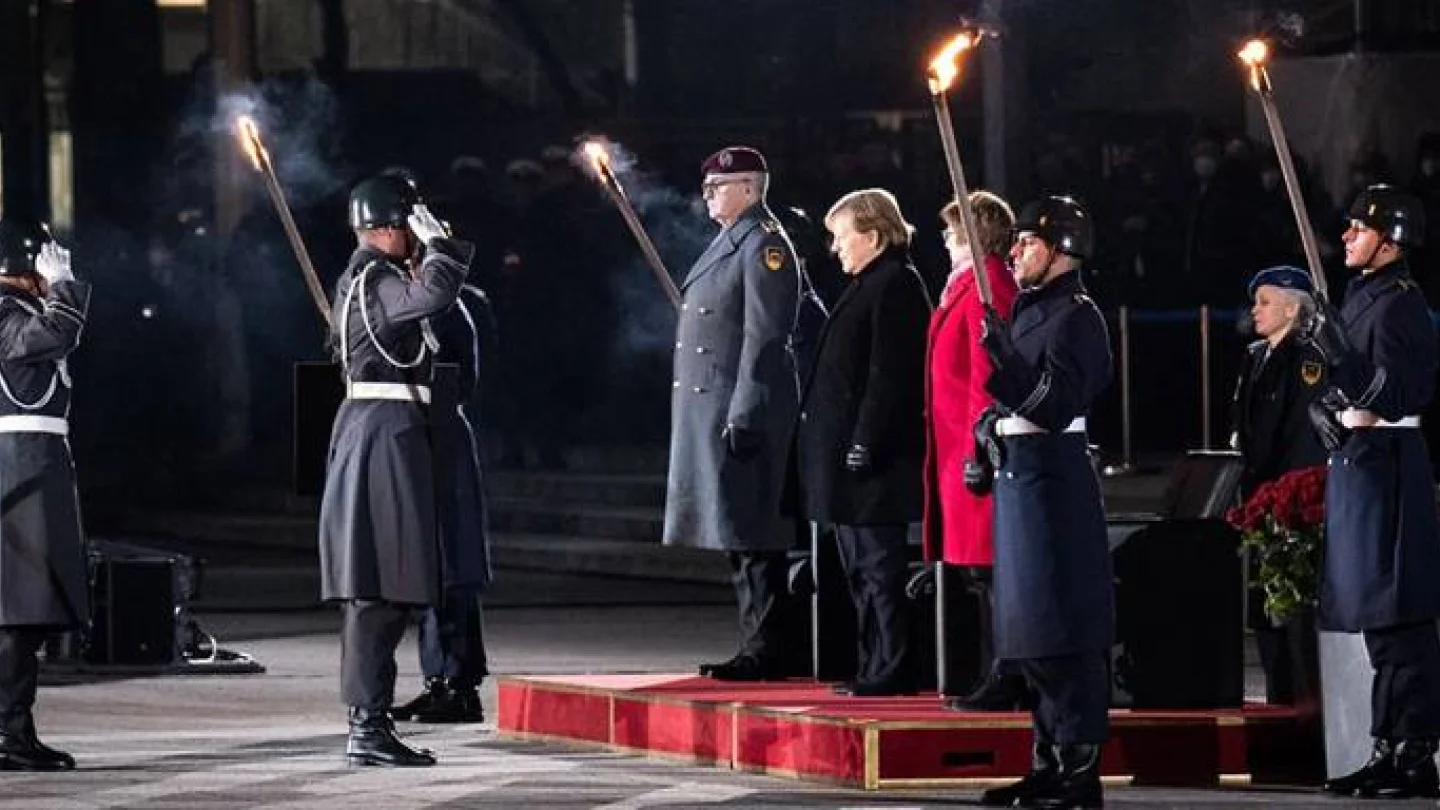 Alman ordusu, Başbakanı Angela Merkel için askeri veda töreni düzenledi/foto: AFP