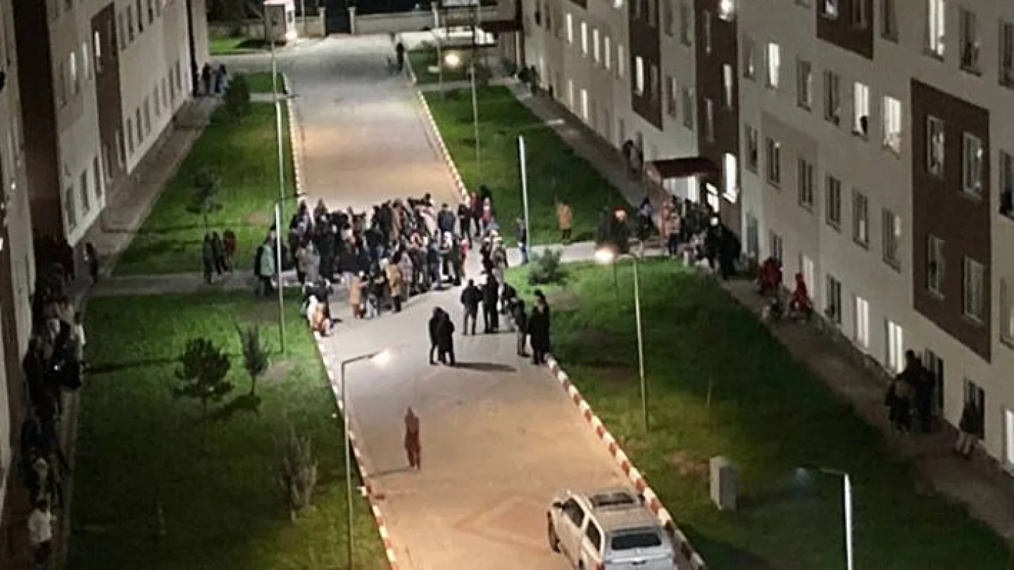 Bir erkek öğrenci yurduna girerek öğrencileri darp etti