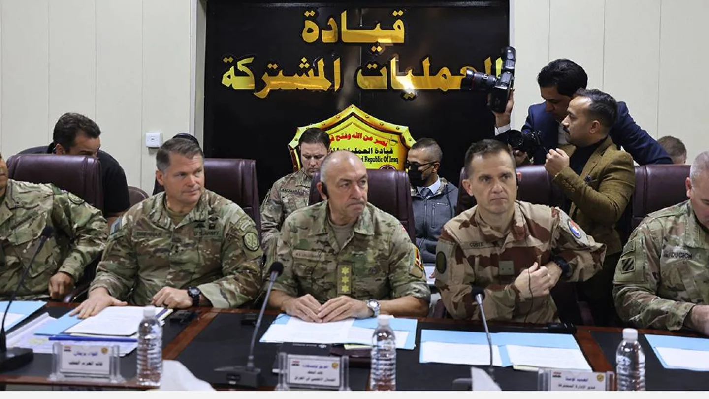 NATO Misyonu Irak Komutanı Korgeneral Michael Lollesgaard ve DAİŞ’e karşı ABD liderliğindeki uluslararası koalisyonun Komutanı Tümgeneral John Brennan ile Iraklı komutanlarla Bağdat’ta toplandı.