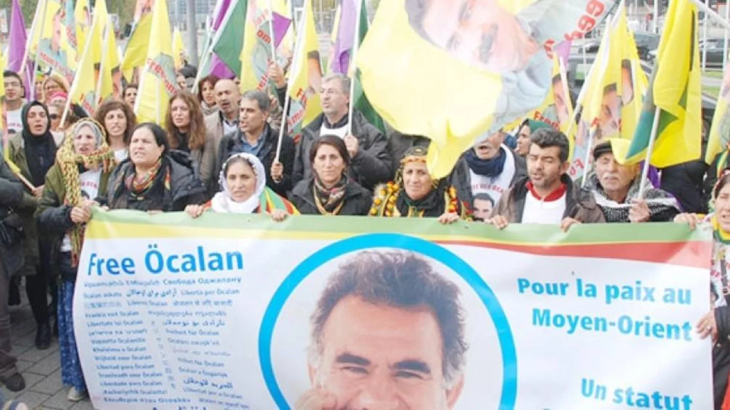 Kürdistanlılar, CPT’nin İmralı’ya gitmesi talebiyle Strasbourg’da eylem yaparken görülüyor. ARŞİV