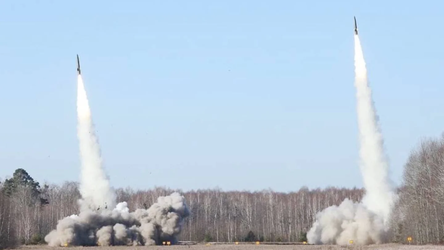 Rusya ve Belarus’un ortak tatbikatlarında askerler, 60 kilometre menzilli füzeleri de deniyor. Foto: AFP