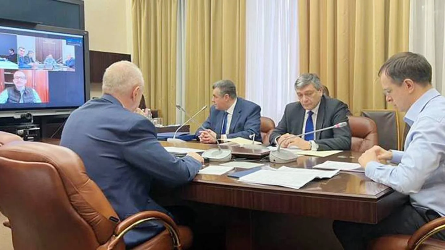 Ukrayna ile Rusya’nın müzakere heyetleri görüşmelerini online yapıyor.