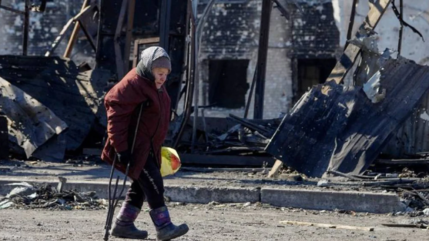 Rus ordusunun yoğun bombardımanı nedeniyle Mariupol’da büyük bir yıkım var ve ateş altındaki siviller de zor durumda. 
