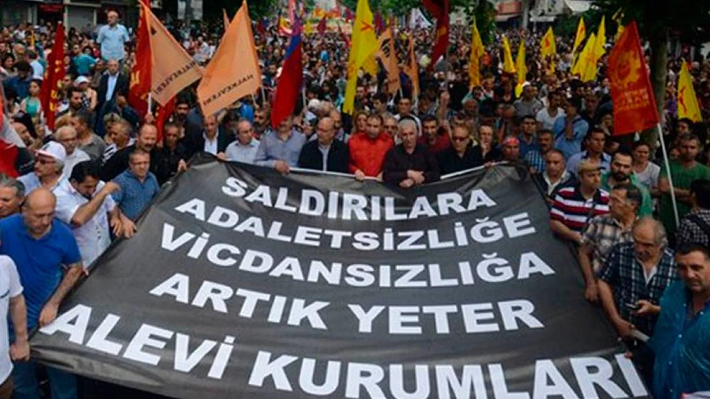 Alevi kurumlarının protesto gösterisi