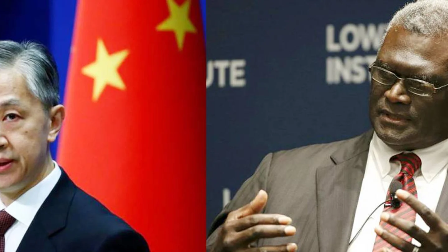 (solda) Wang Wenbin  (sağda) Manasseh Damukana Sogavare