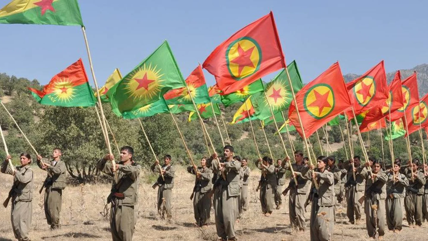 HPG ve YJA-Star gerillaları geçit töreninde