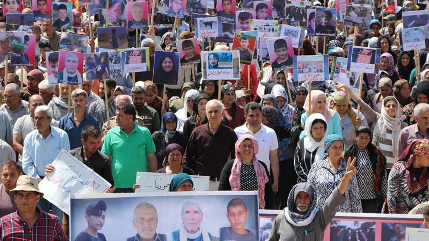 Efrînlilerin Türk işgal tehditlerini protesto gösterisi