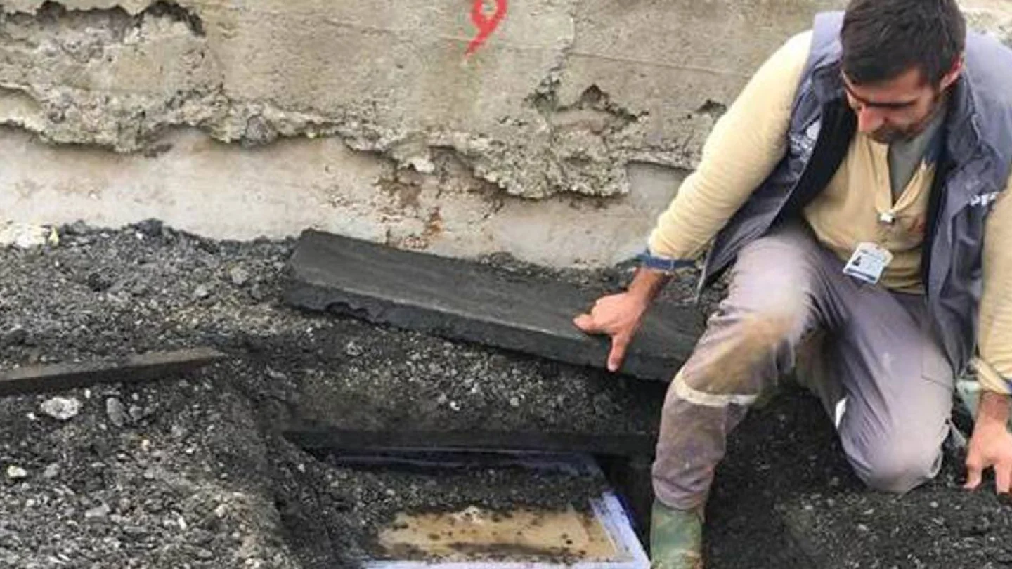 Kilyos'ta kaldırıma gömülen şehitler