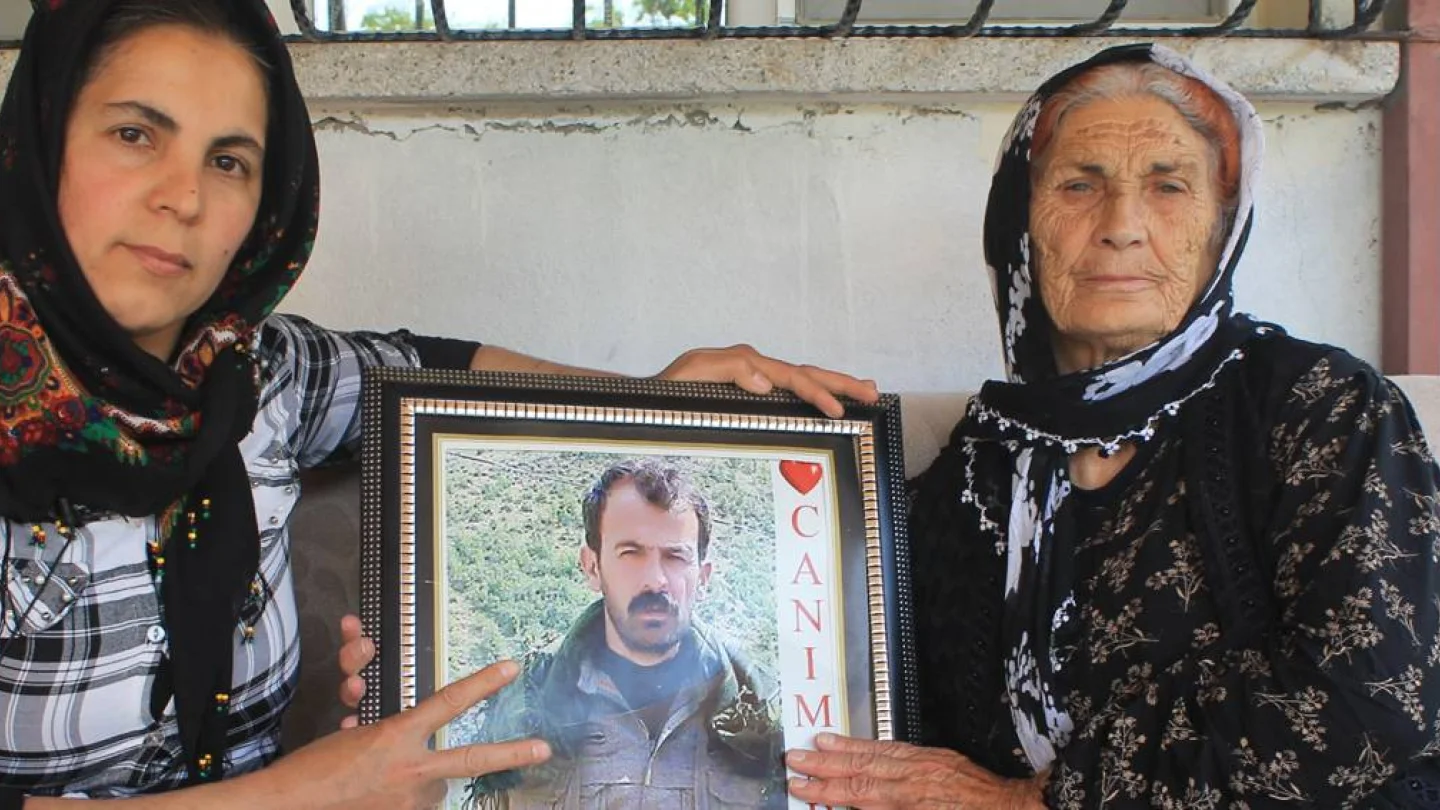 Anne Pijan Paksoy (sağda)
