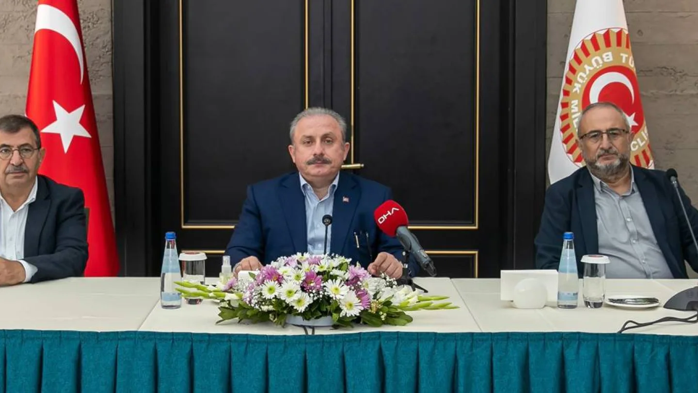 AKP'li Türkiye Meclisi Başkanı Mustafa Şentop
