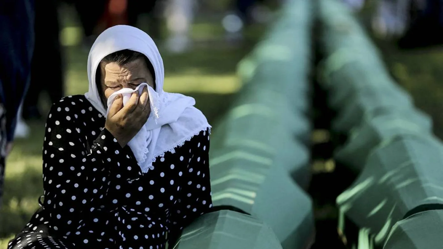 Srebrenitsa anıt mezar