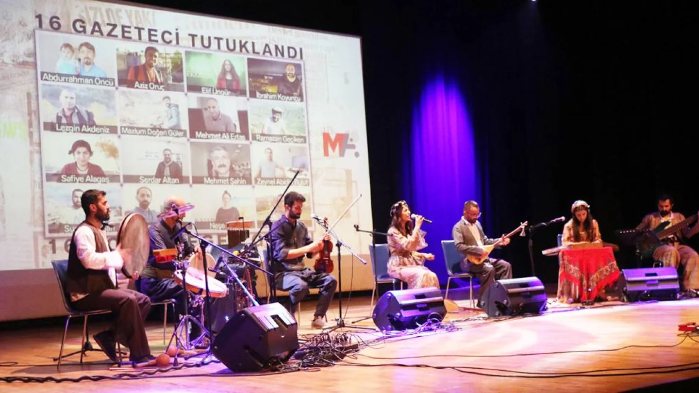 MKM’nin düzenlediği Özgür Basın ile dayanışma gecesi
