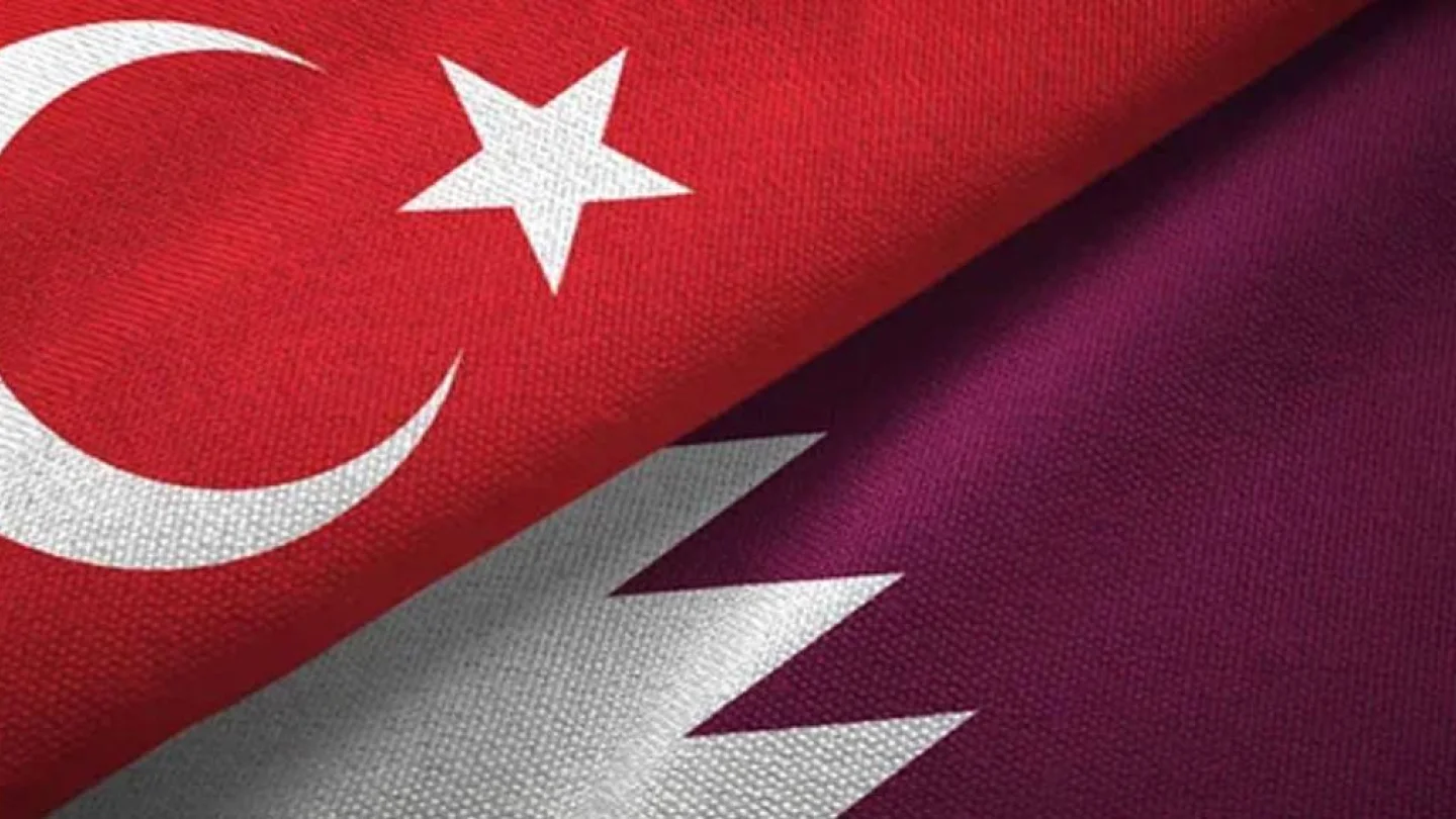 Katar ve Türkiye bayrağı