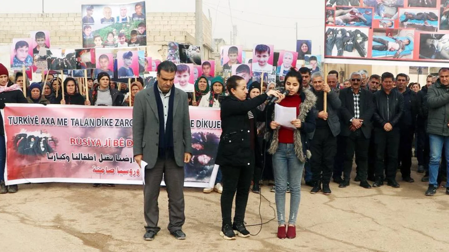 Efrîn Bölgesi Özerk Yönetim üyelerinden onlarca kişi ve şehit aileleri, işgalci Türk devletinin üç yıl önce Til Rifet'in batısında gerçekleştirdiği katliam yerinde bir araya gelerek açıklama yaptı. Türk saldırganlığı kınandı, şehitler anıldı.