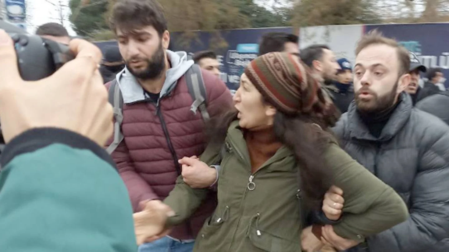 Tutsak yakınlarına saldırı