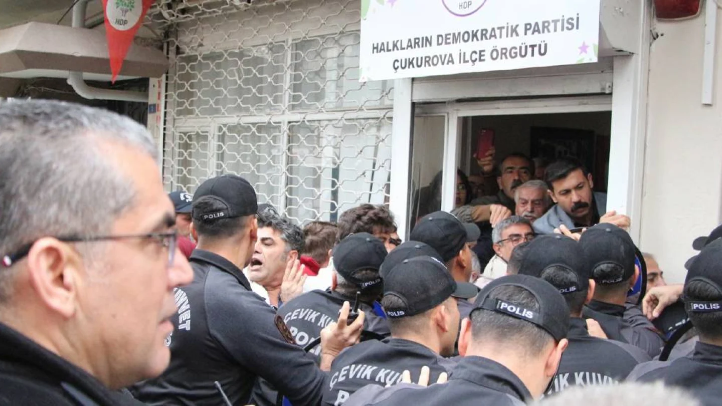 Adana'da polisler tarafından darp edilen siyasetçiler