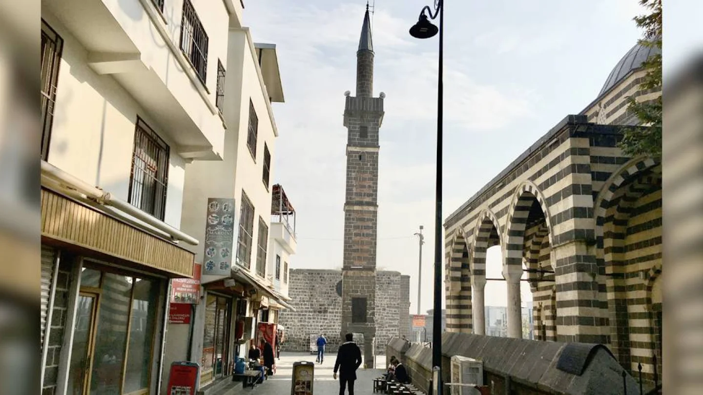 Dört Ayaklı Minare 