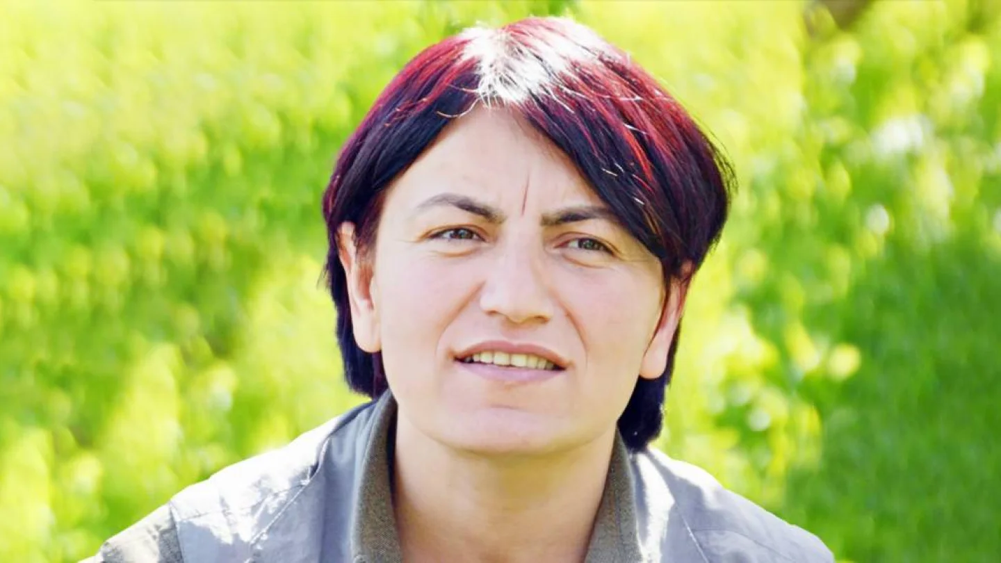  Evîn Goyî (Emine Kara)