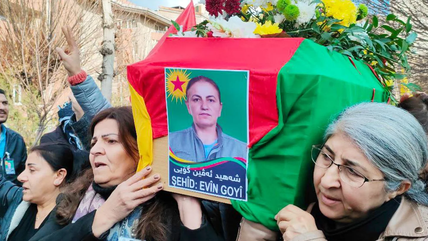 Emine Kara'nın (Evîn Goyî) Silêmanî'deki cenaze töreni