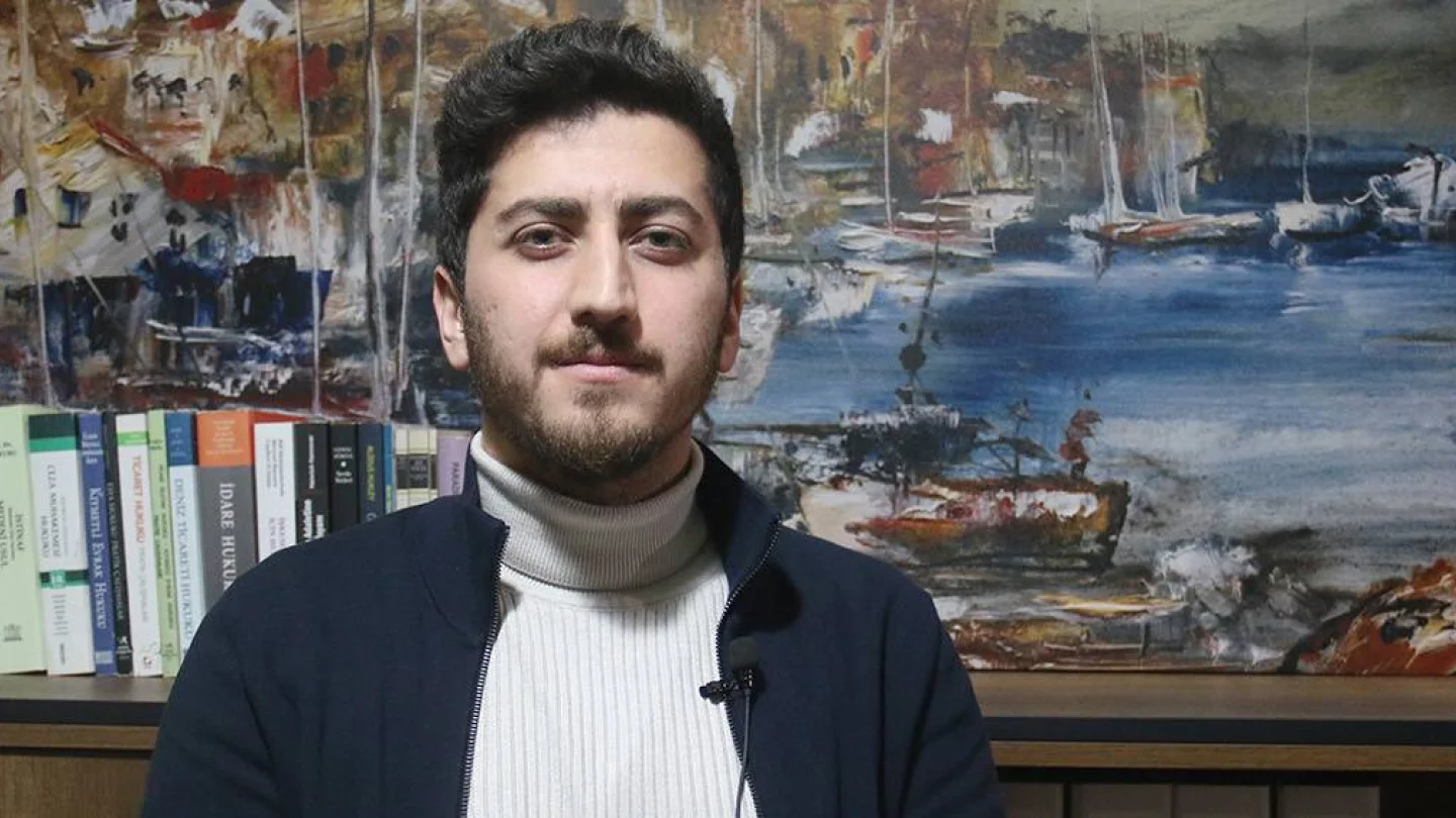ÖHD İzmir Şubesi Eşbaşkanı Velat Zeren 